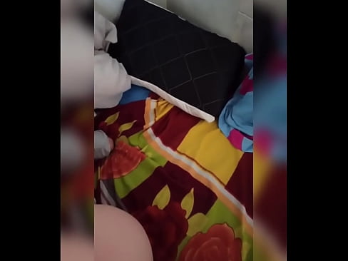 ❤️ منهنجي روم ميٽ گهر ۾ اڪيلي رهي ٿي ڇاڪاڻ ته هن جو مڙس موڪلن تي وڃي ٿو ۽ مان موقعو وٺان ٿو ته هن کي چوسان ۽ هن جي گدا کي کير سان ڀريان. ❌ ❌️❤